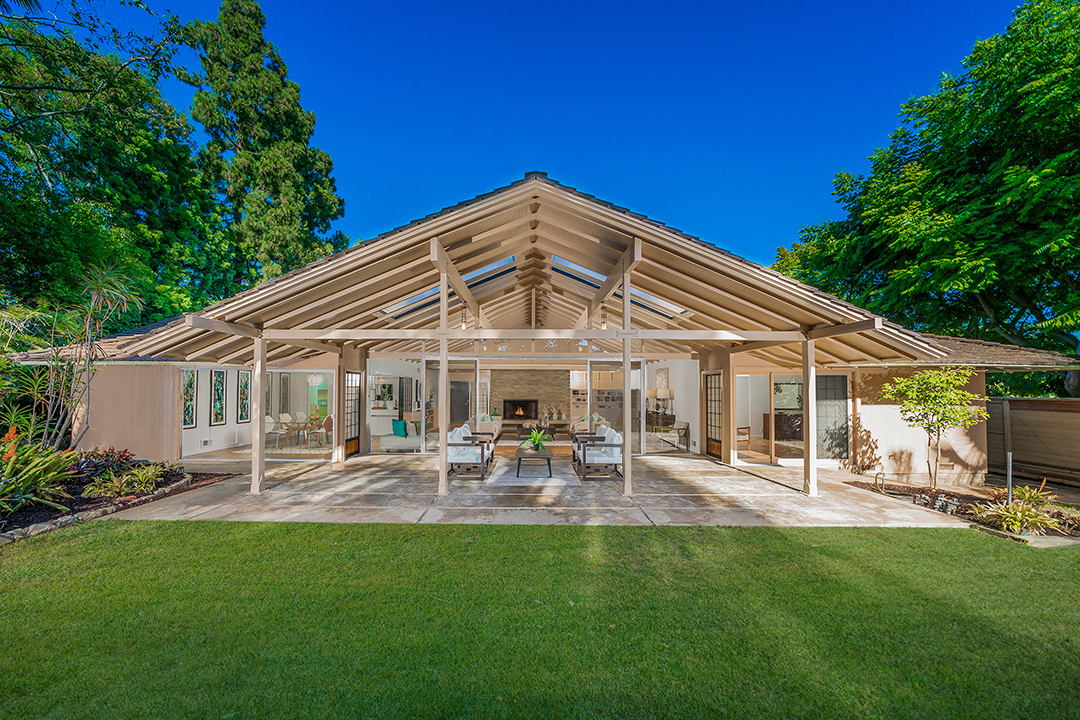 Famous Golden Girls House Lists For The First Time Ever Patio B