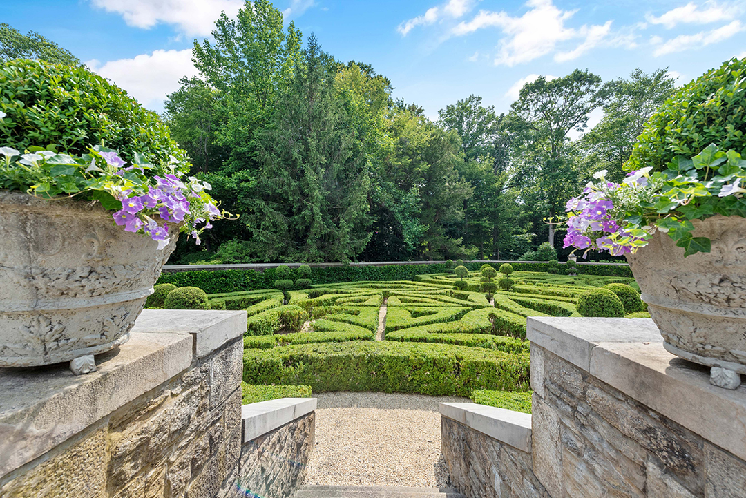 Late Fashion Designer Vince Camutos 1927 Built Greenwich Chateau Is Going To Auction Gardens