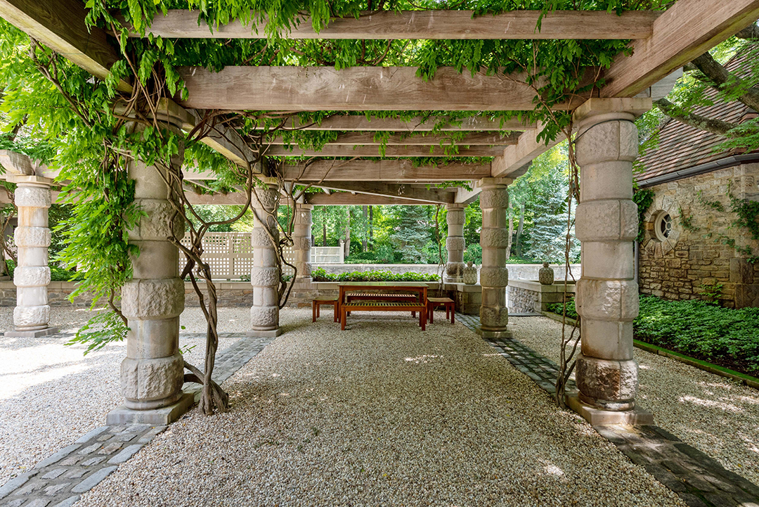 Late Fashion Designer Vince Camutos 1927 Built Greenwich Chateau Is Going To Auction Loggia