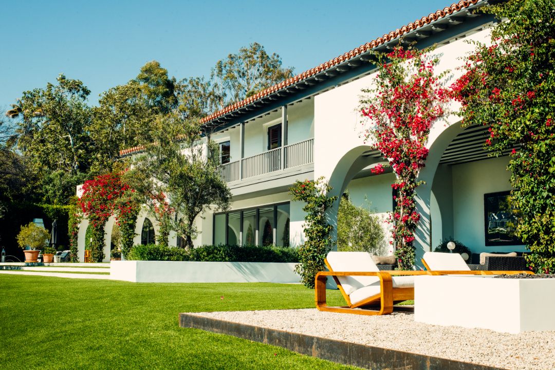 Lori Loughlin Tinder Bel Air Patio