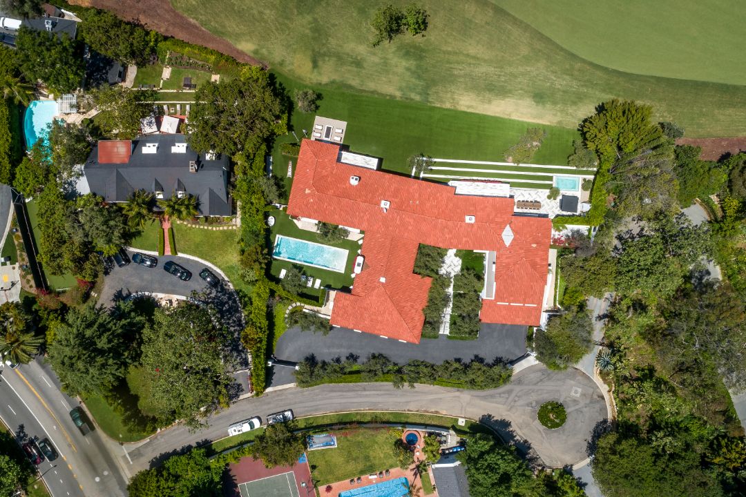 Lori Loughlin Tinder Bel Air Aerial