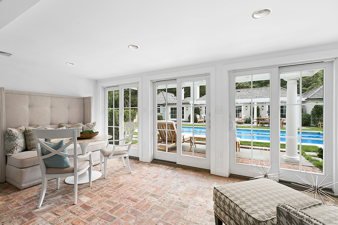 Rachael Ray Parts Ways With 6 Acre Southampton Retreat For 3 25m Pool House
