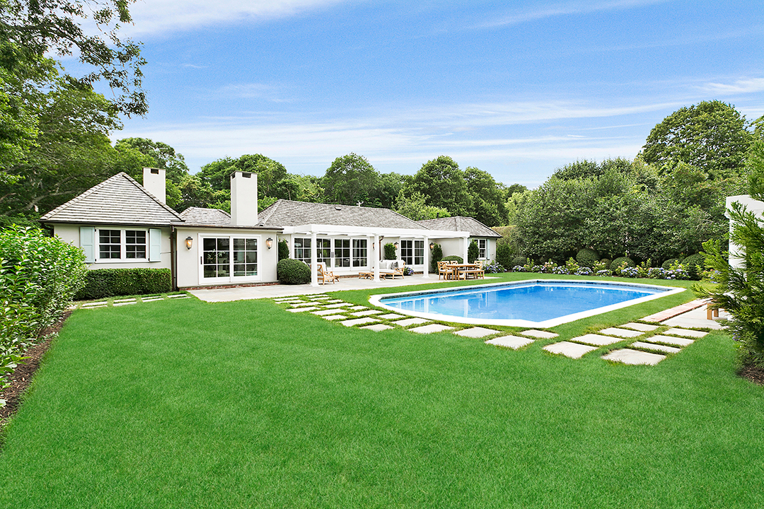 Rachael Ray Parts Ways With 6 Acre Southampton Retreat For 3 25m Pool