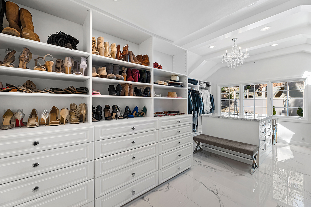 The Jackson 5 Compound Is For Sale In Encino Closet