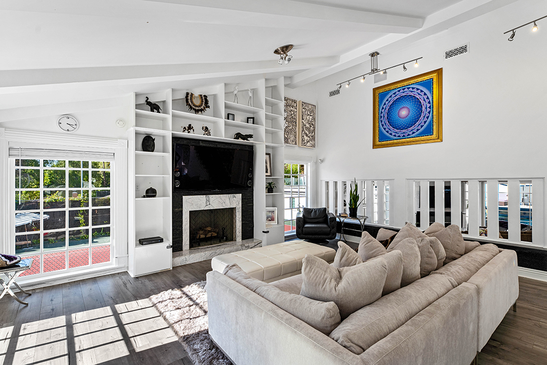 The Jackson 5 Compound Is For Sale In Encino Living Room