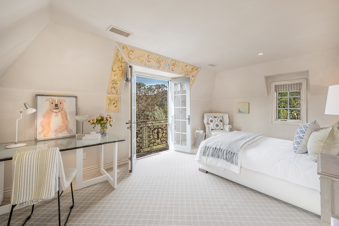 Tour A Dramatic Napa Valley Estate On 47 Acres Asking 7 9m Bedroom