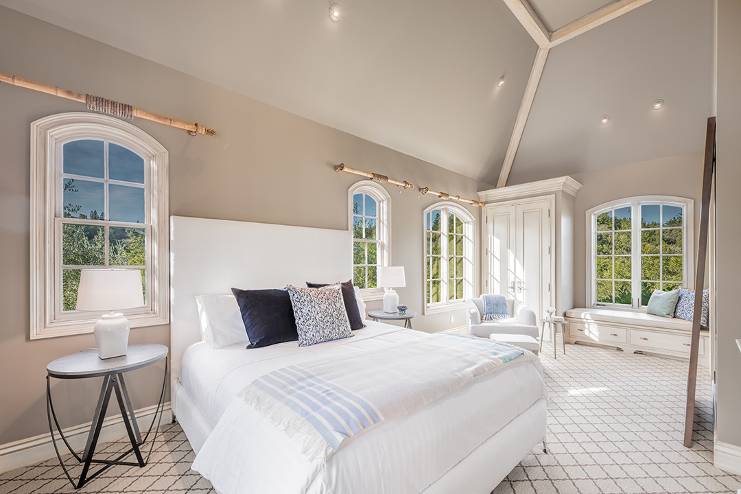 Tour A Dramatic Napa Valley Estate On 47 Acres Asking 7 9m Guest Bed