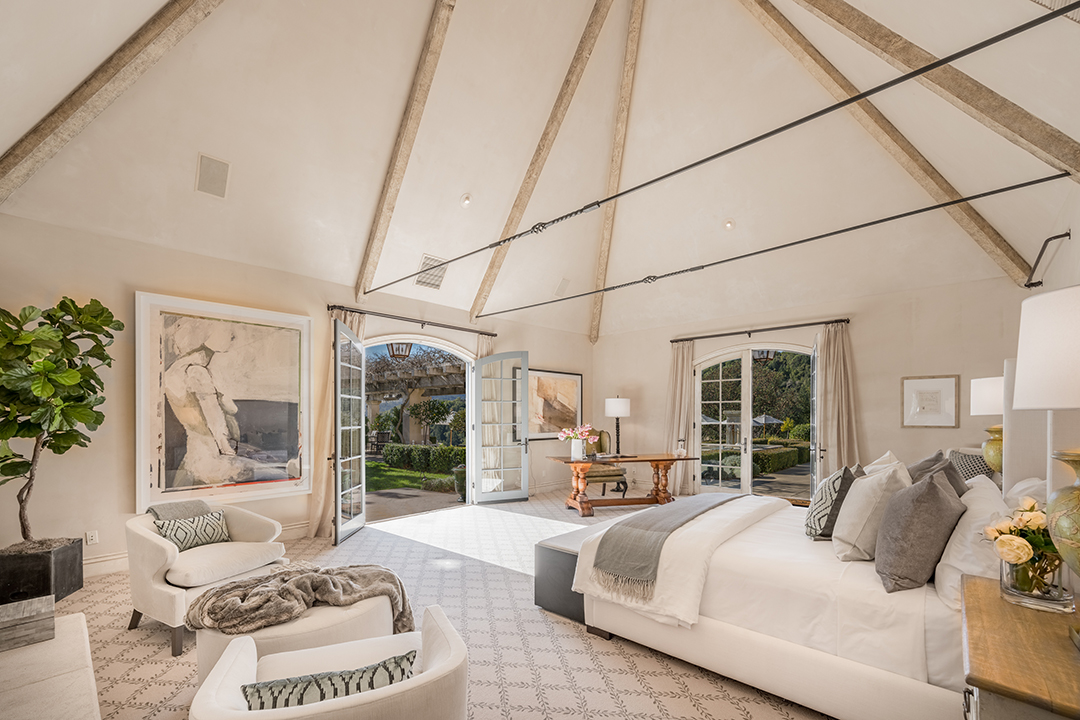 Tour A Dramatic Napa Valley Estate On 47 Acres Asking 7 9m Master Bedroom B