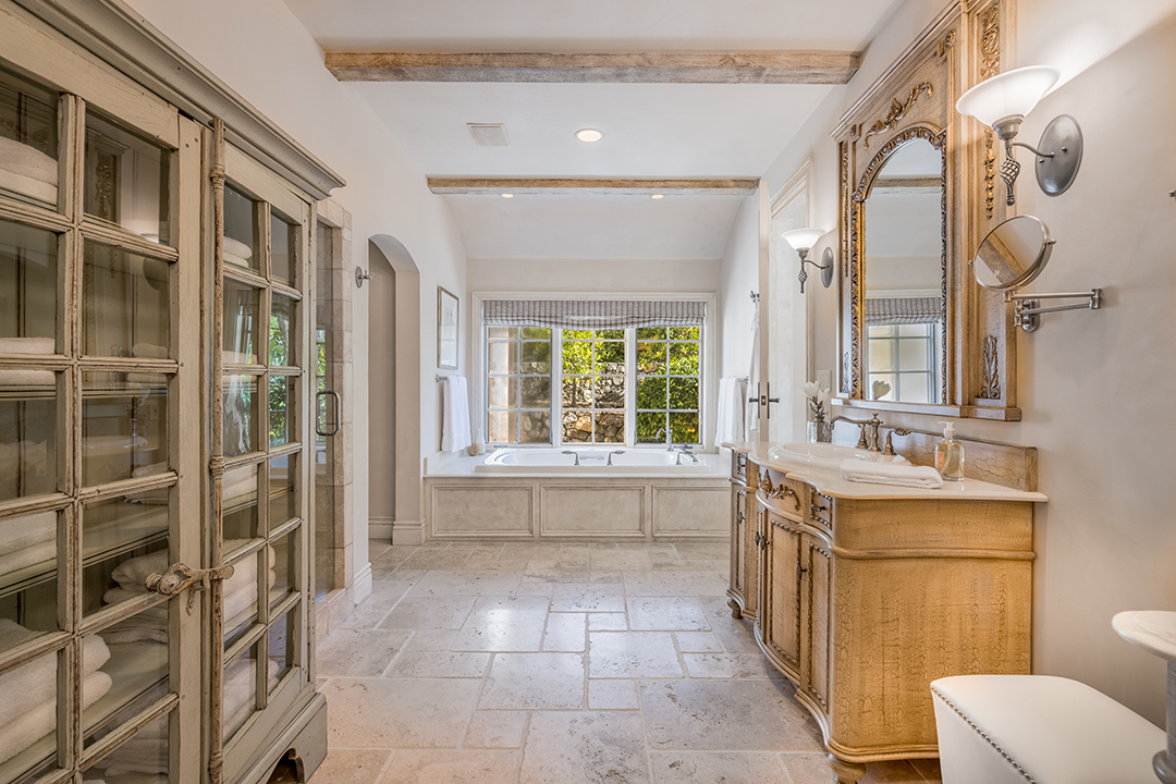 Tour A Dramatic Napa Valley Estate On 47 Acres Asking 7 9m Mastrer Bath