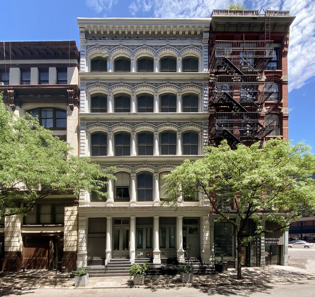 Trendy Full Floor Loft In A 19th Century Tribeca Building Lists For 5 45m Exterior