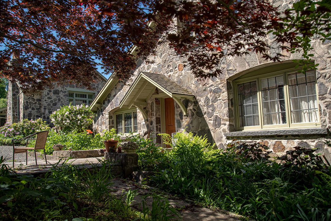 Co Creator Of Iconic 1969 Woodstock Festival Lists Home Right Nearby Cottage Facade