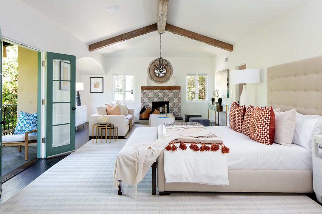 Geena Davis Enchanting 6m Pacific Palisades Home Is In A League Of Its Own Bedroom