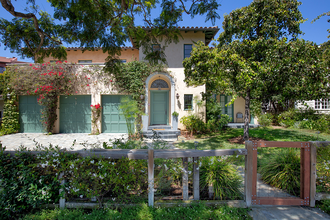 Geena Davis Enchanting 6m Pacific Palisades Home Is In A League Of Its Own Exterior