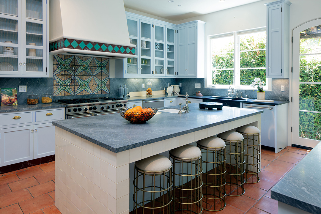 Geena Davis Enchanting 6m Pacific Palisades Home Is In A League Of Its Own Kitchen