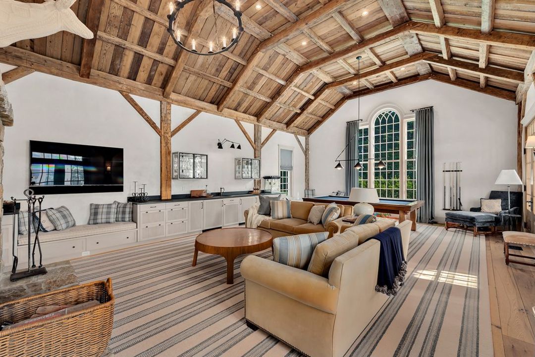 North Salem Westwind Farm Den