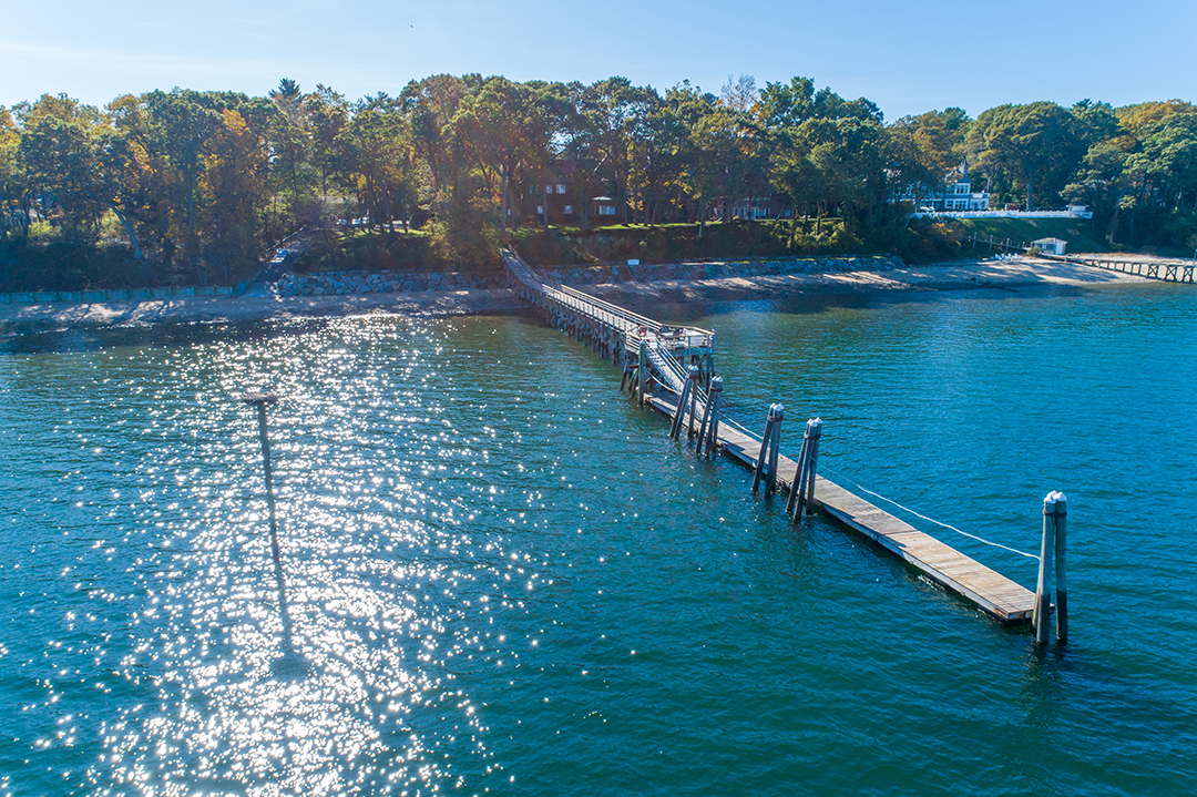 Old World Waterfront Manor On Long Islands Gold Coast Wants 8 9m Dock B