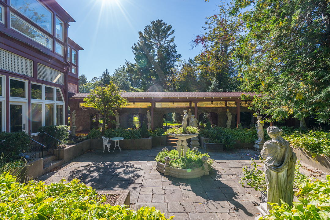 Old World Waterfront Manor On Long Islands Gold Coast Wants 8 9m Garden C