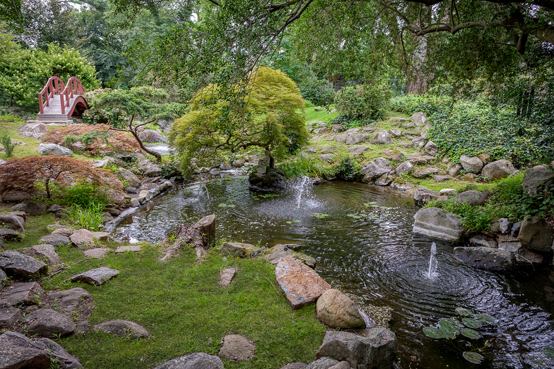 Old World Waterfront Manor On Long Islands Gold Coast Wants 8 9m Garden