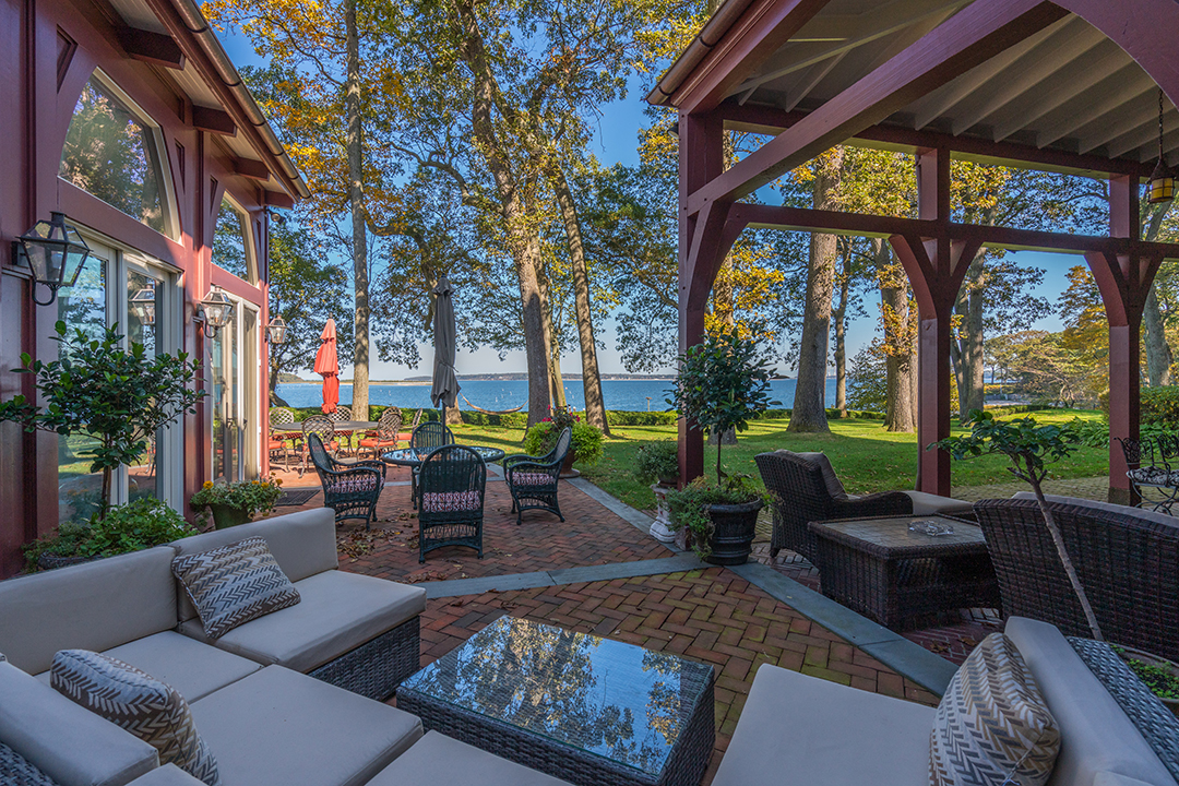 Old World Waterfront Manor On Long Islands Gold Coast Wants 8 9m Lounge