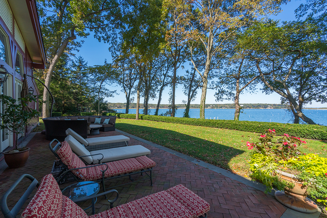 Old World Waterfront Manor On Long Islands Gold Coast Wants 8 9m Outside