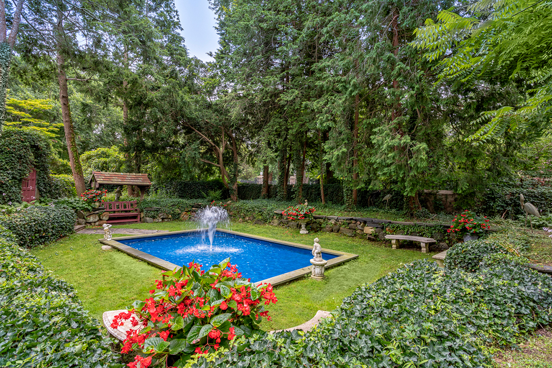 Old World Waterfront Manor On Long Islands Gold Coast Wants 8 9m Secret Garden B