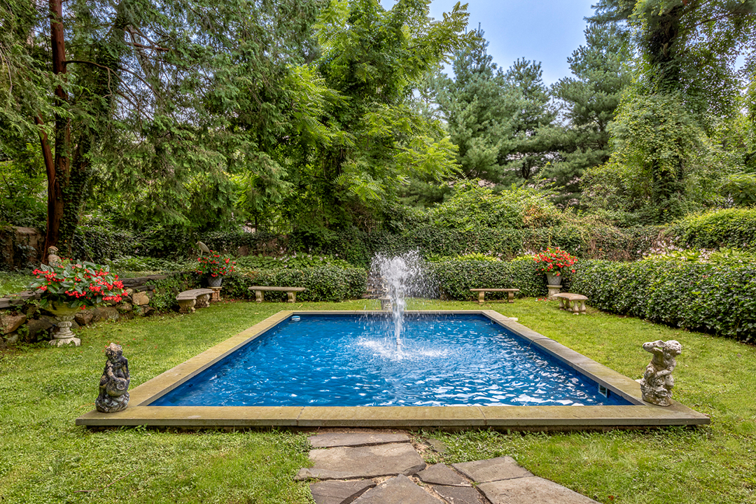 Old World Waterfront Manor On Long Islands Gold Coast Wants 8 9m Secret Garden