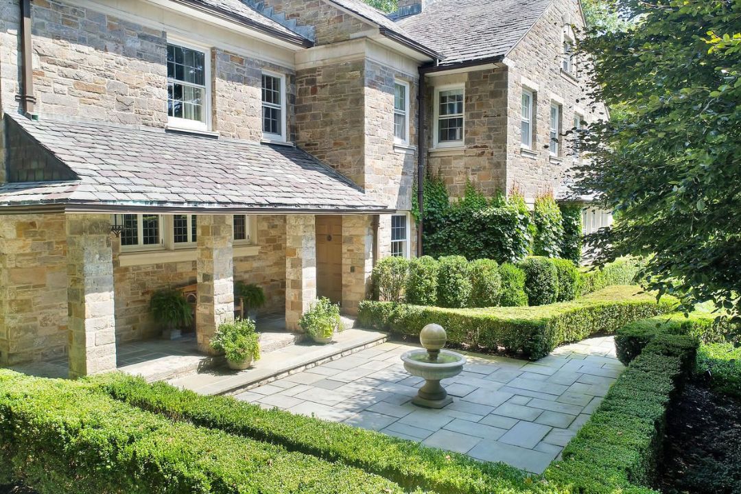 Paul Starrett Greenwich Manor Courtyard