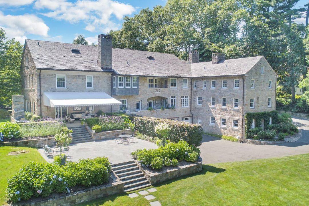 Paul Starrett Greenwich Manor Exterior