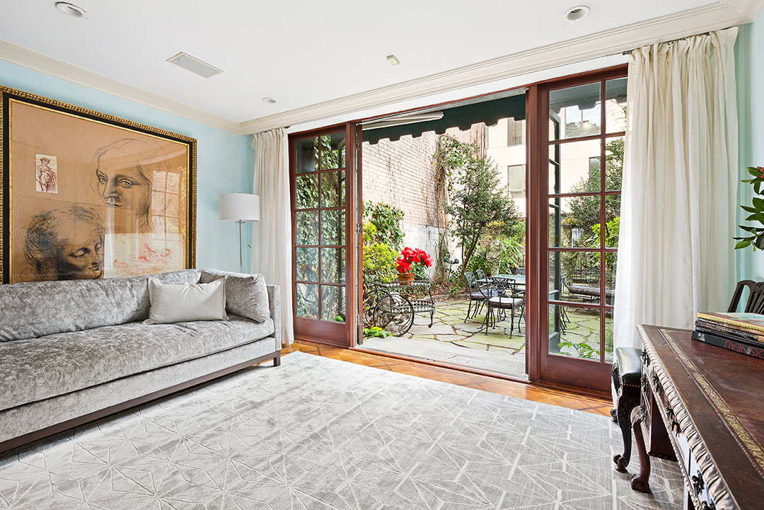 Rhony Star Sonja Morgans Upper East Side Townhouse Wants 10 75m Sitting Area