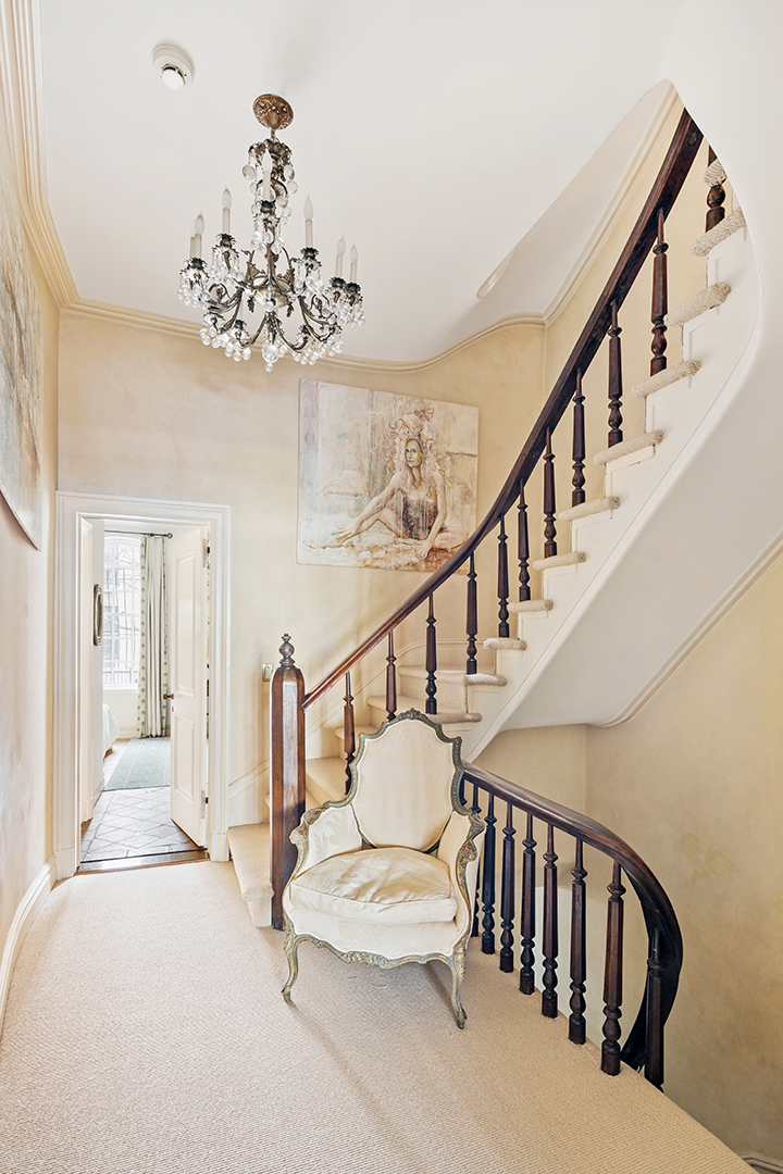 Rhony Star Sonja Morgans Upper East Side Townhouse Wants 10 75m Staircase