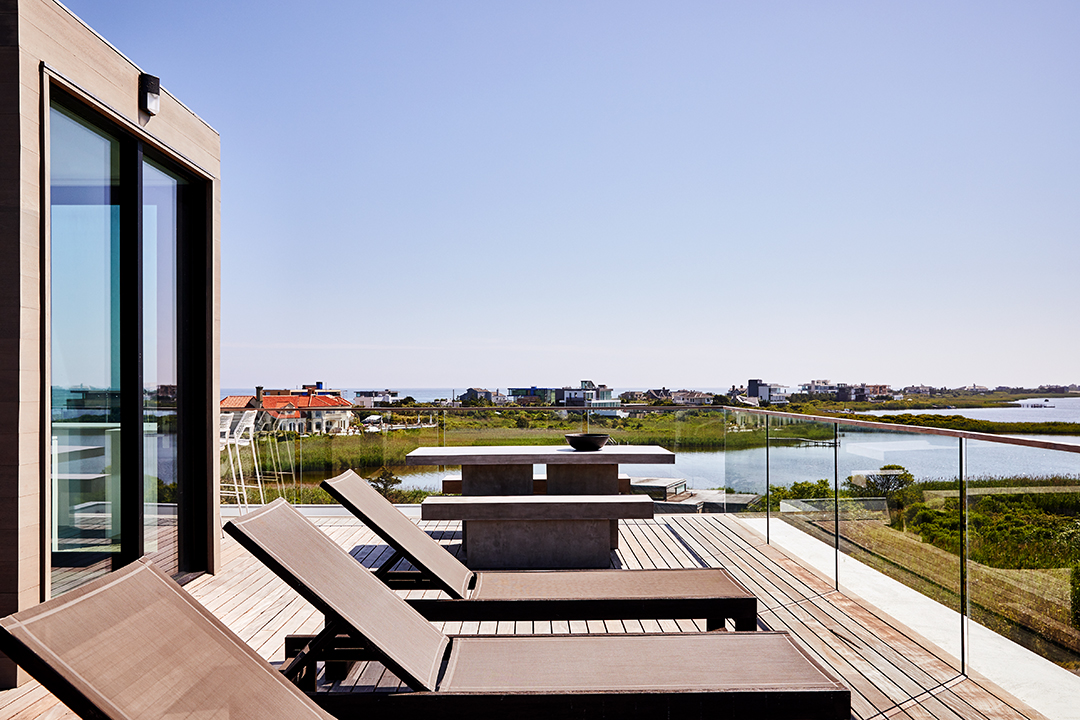 Waterfront Bridgehampton Modern With A Rooftop Pool Lists For 9 8m Roof