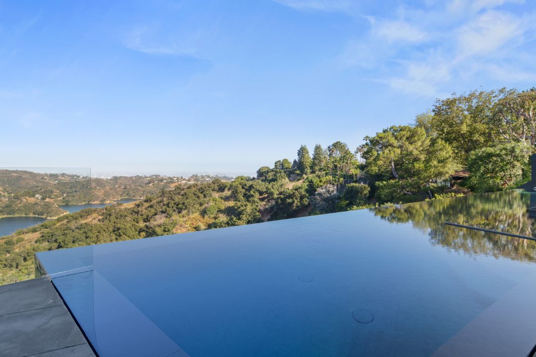Bel Air New Build Infinity Pool