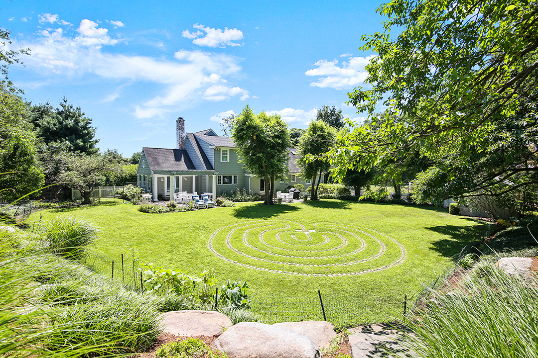 Idyllic Coastal Green Home In Fairfield County Seeks 1 5m Exterior Labrinth
