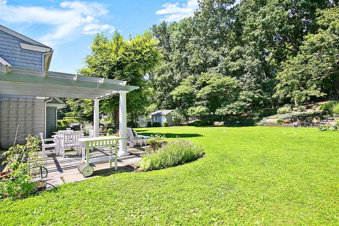 Idyllic Coastal Green Home In Fairfield County Seeks 1 5m Exterior Yard