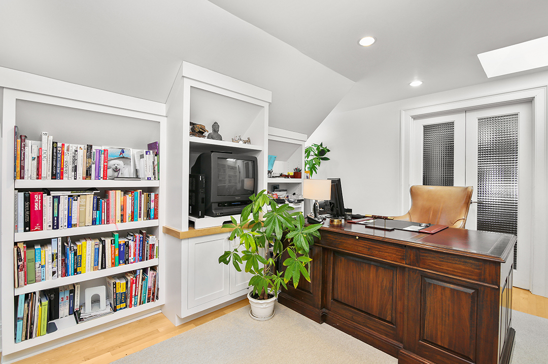 Idyllic Coastal Green Home In Fairfield County Seeks 1 5m Master Office