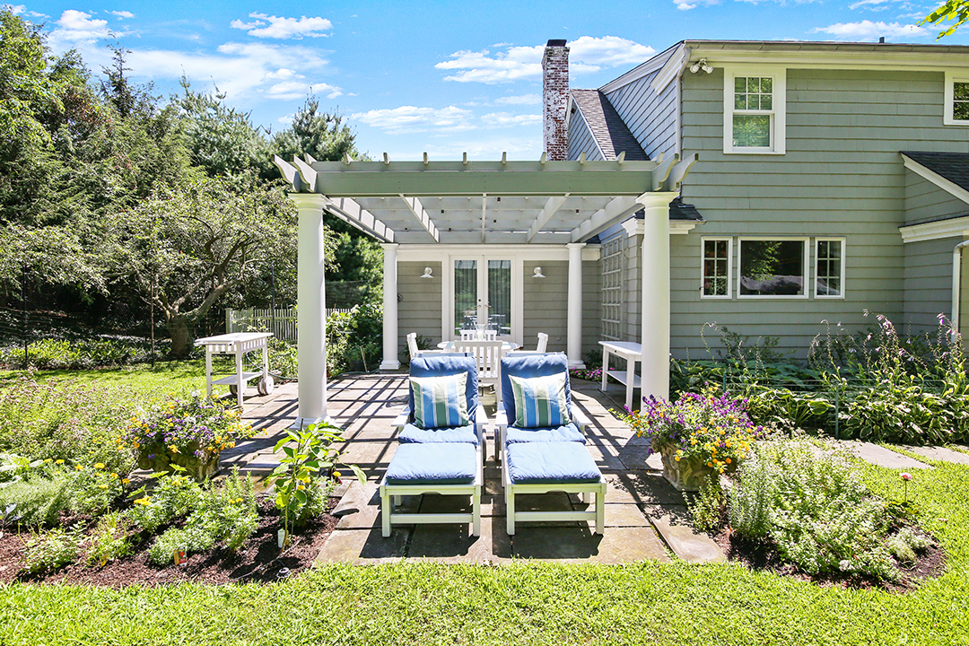 Idyllic Coastal Green Home In Fairfield County Seeks 1 5m Pergola