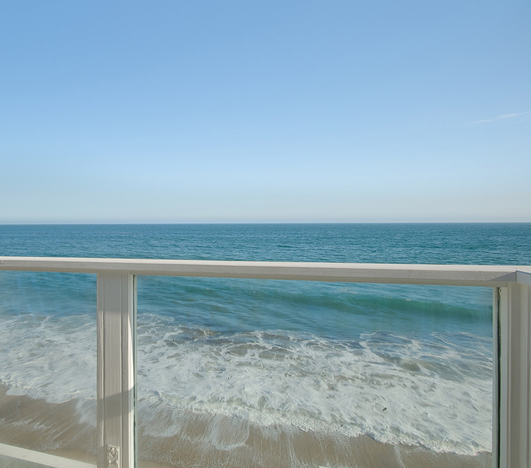 J Lo And A Rod Nab A Buyer For Their Breezy Malibu Modern Ocean