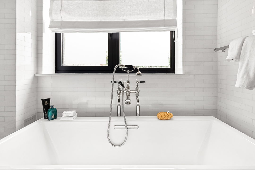 Joe Jonas And Star Sophie Turner List Cool Nolita Apartment Bathtub