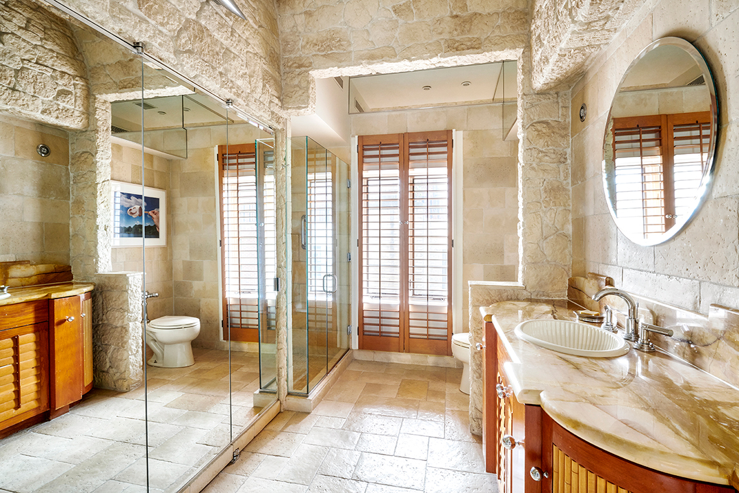 John Lennons Famous Manhattan Lost Weekend Penthouse Hits The Market Bathroom B