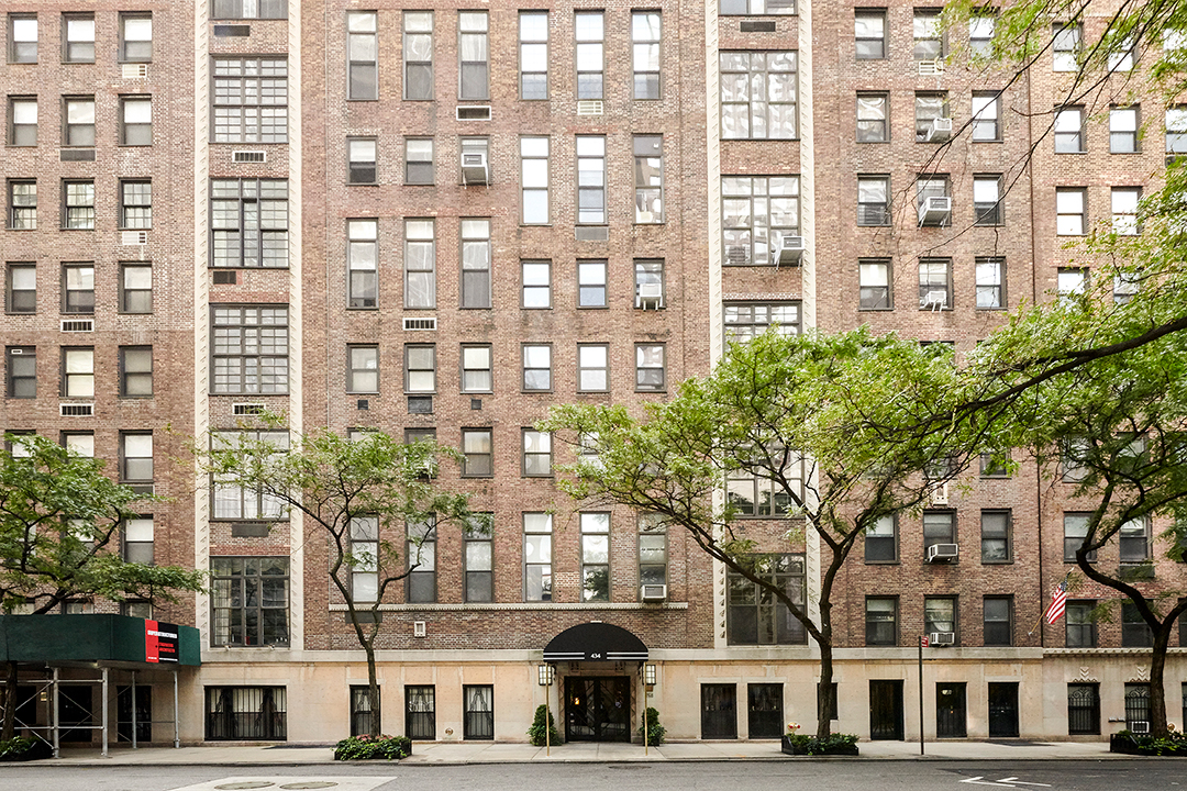 John Lennons Famous Manhattan Lost Weekend Penthouse Hits The Market Building