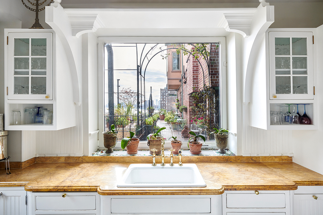 John Lennons Famous Manhattan Lost Weekend Penthouse Hits The Market Kitchen B