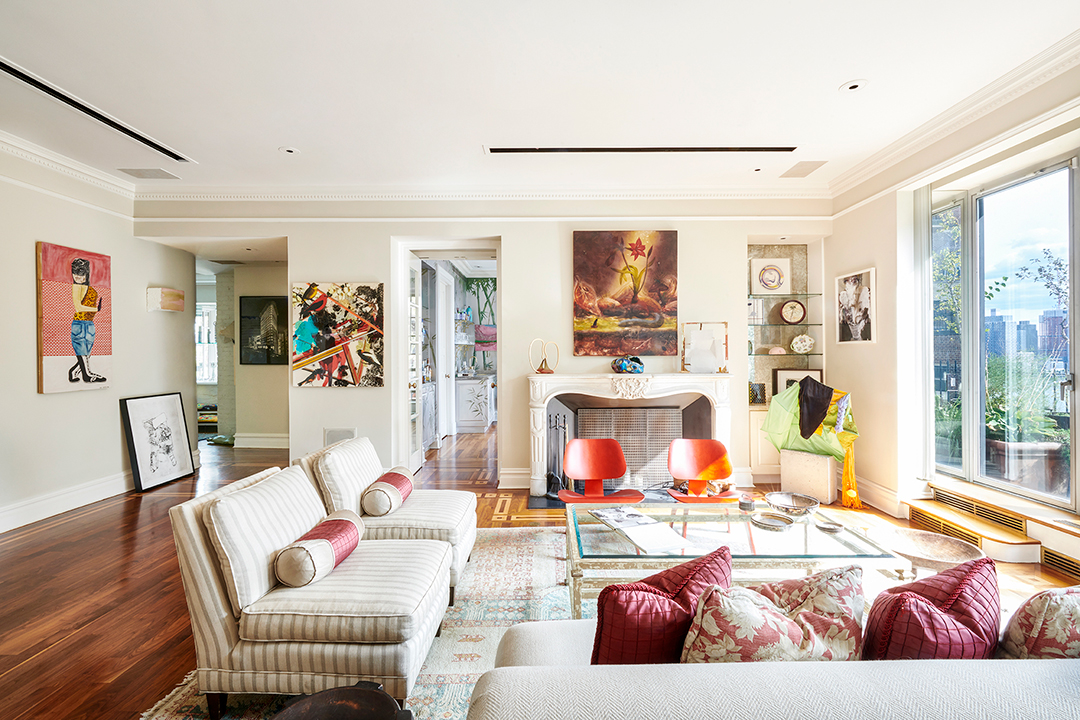 John Lennons Famous Manhattan Lost Weekend Penthouse Hits The Market Living Room B