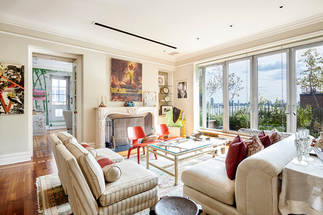 John Lennons Famous Manhattan Lost Weekend Penthouse Hits The Market Living Room