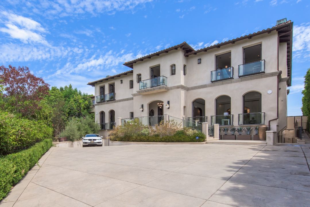 Kathy Griffin Bel Air Crest Driveway