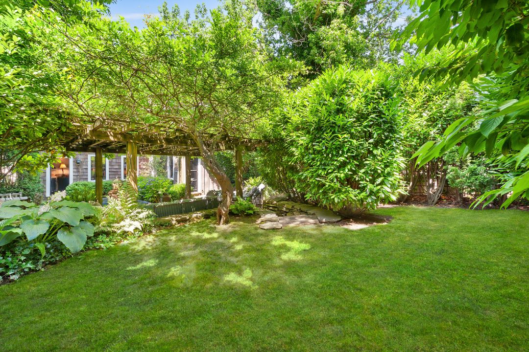 Sag Harbor Vintage Home Lawn