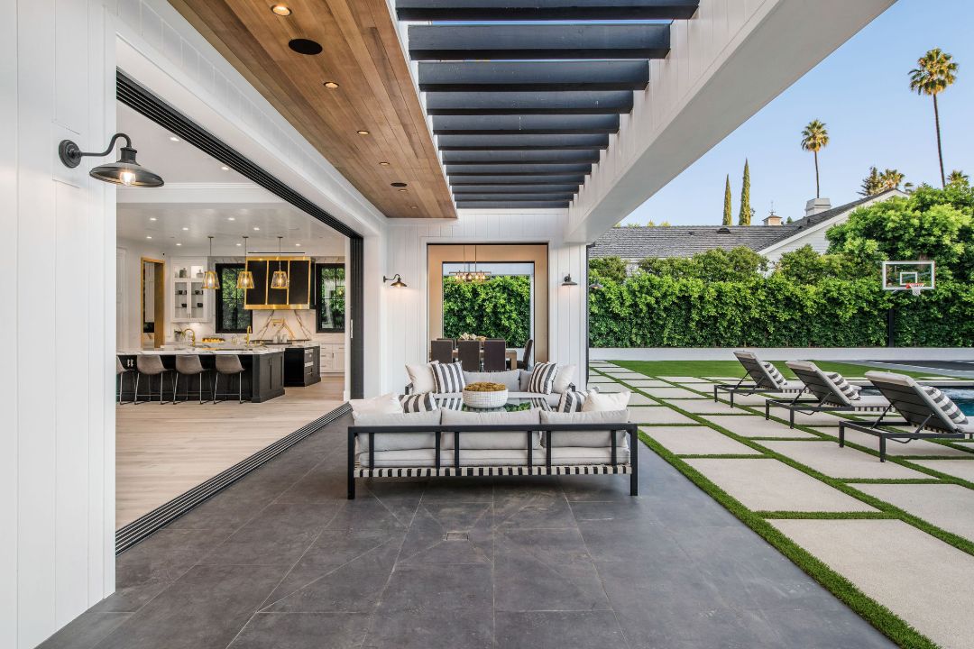 Teddi Mellencamp Encino Mansion Trellis