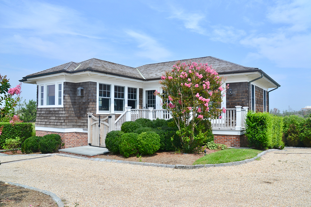 This 20 Million Beach House Is The Epitome Of Hamptons Luxury Br Guest House 