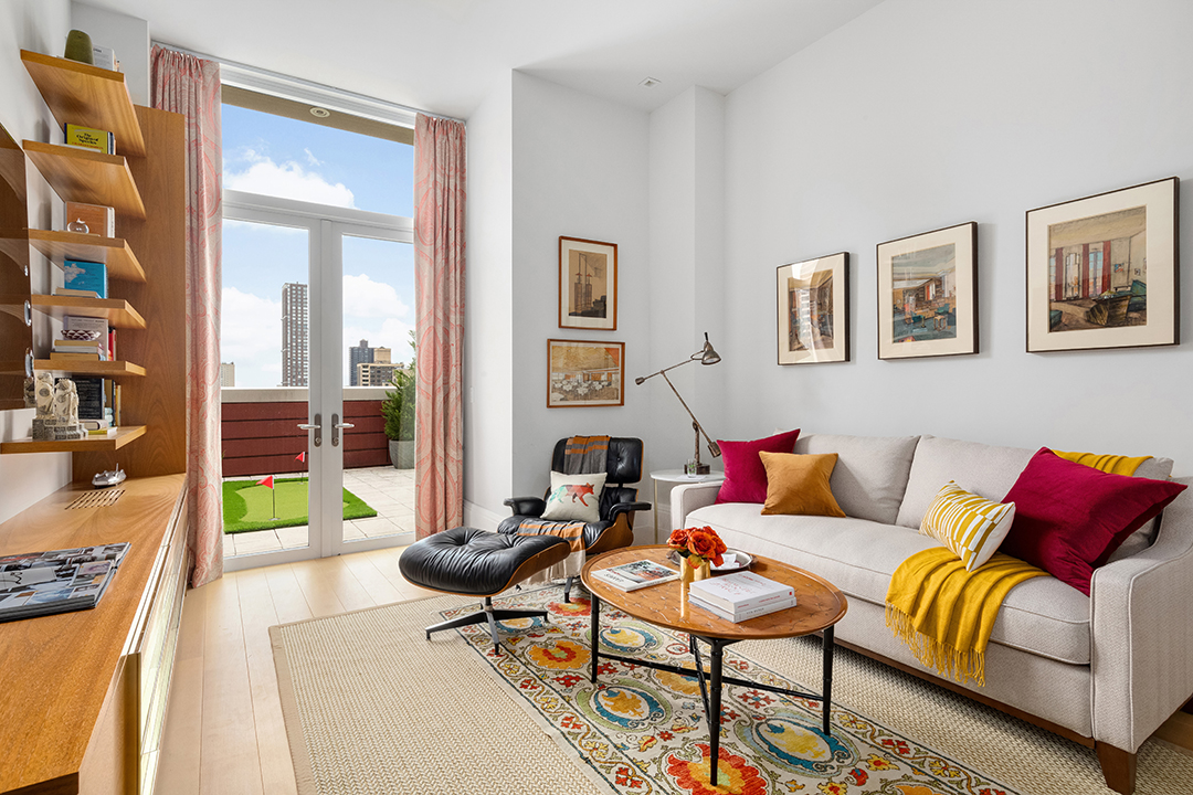 Top Gun Star Lists Top Notch Manhattan Penthouse With Interiors By Victoria Hagan Den