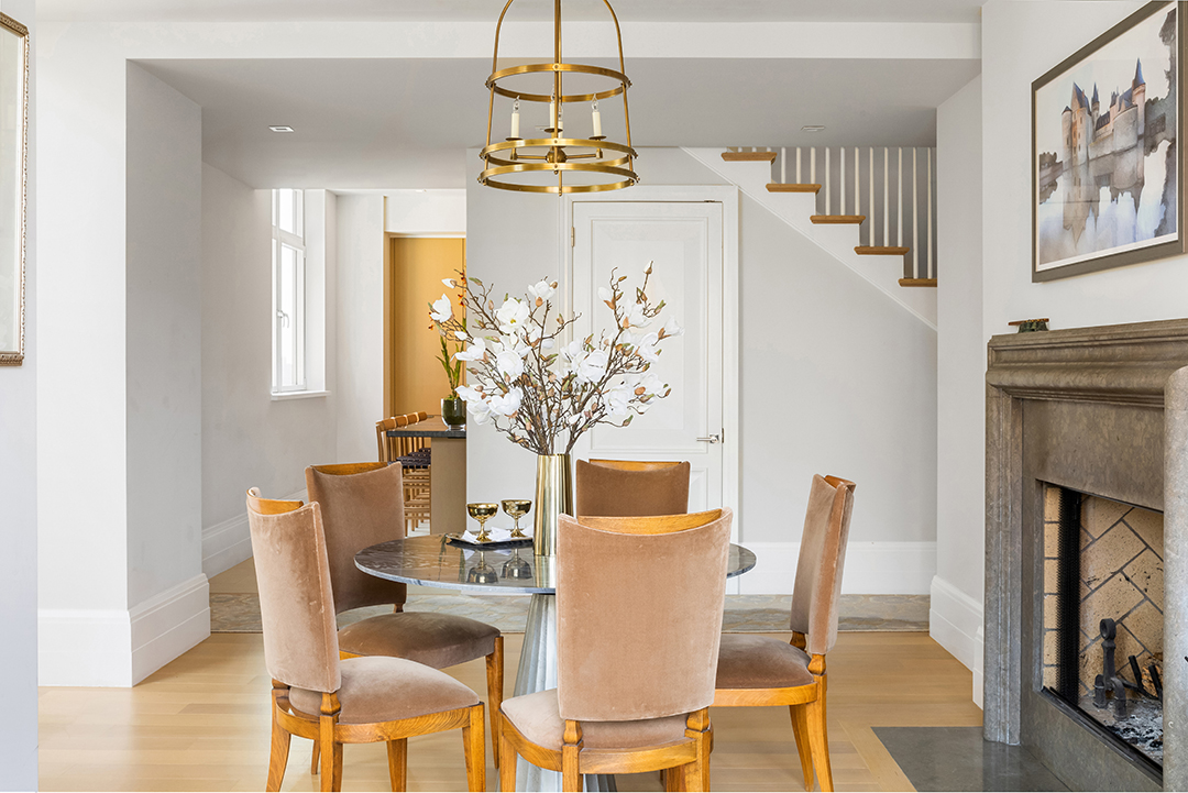 Top Gun Star Lists Top Notch Manhattan Penthouse With Interiors By Victoria Hagan Dining