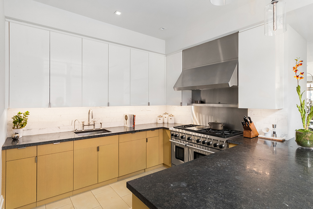 Top Gun Star Lists Top Notch Manhattan Penthouse With Interiors By Victoria Hagan Kitchen